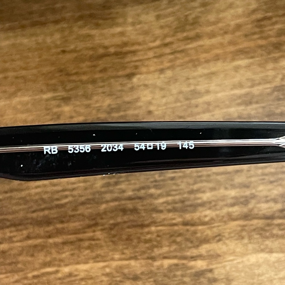 Black rayban glasses with Case - Picture 3 of 3